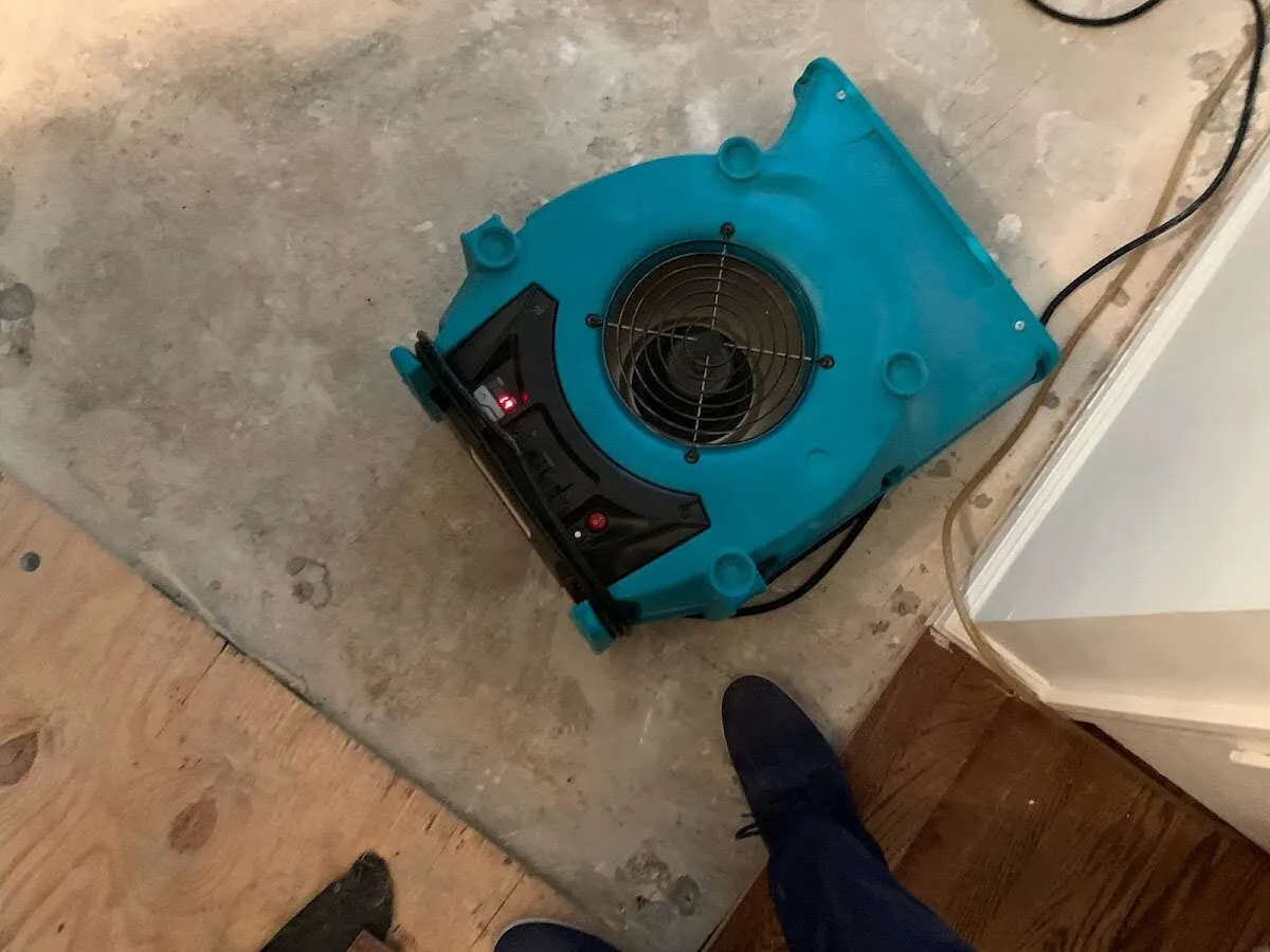 Air mover drying subfloor during Leak Detection & Repair in Hamlet